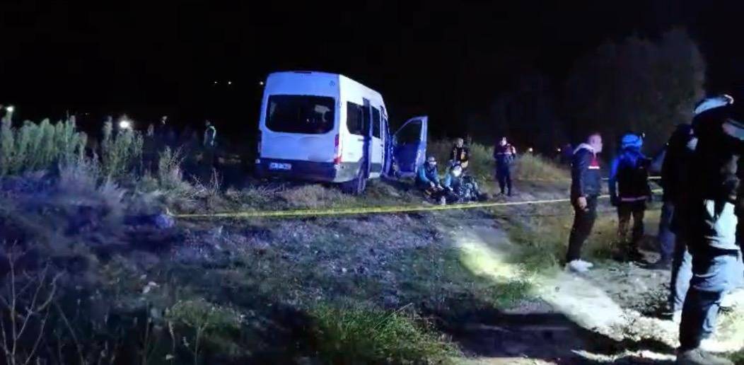 İki işçi servisi ile iş makinası çarpıştı: Ölü ve yaralılar var! 5
